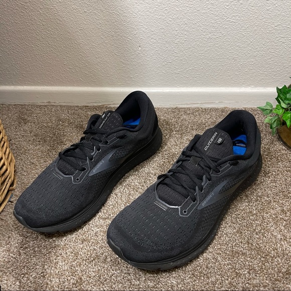 brooks basket running